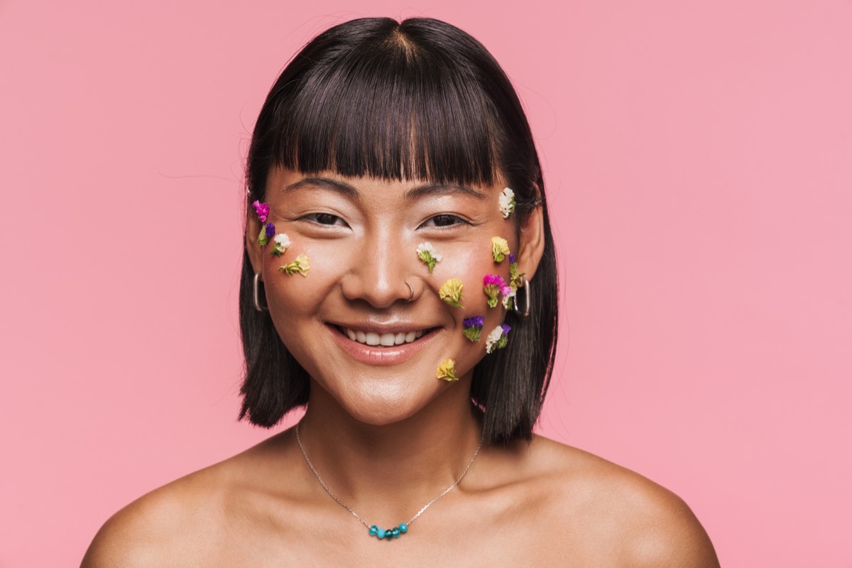 Woman with smooth, glowing skin and flowers